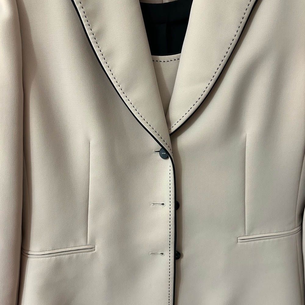 TAHARI women’s three piece suit in beige and black. - Picture 2 of 14